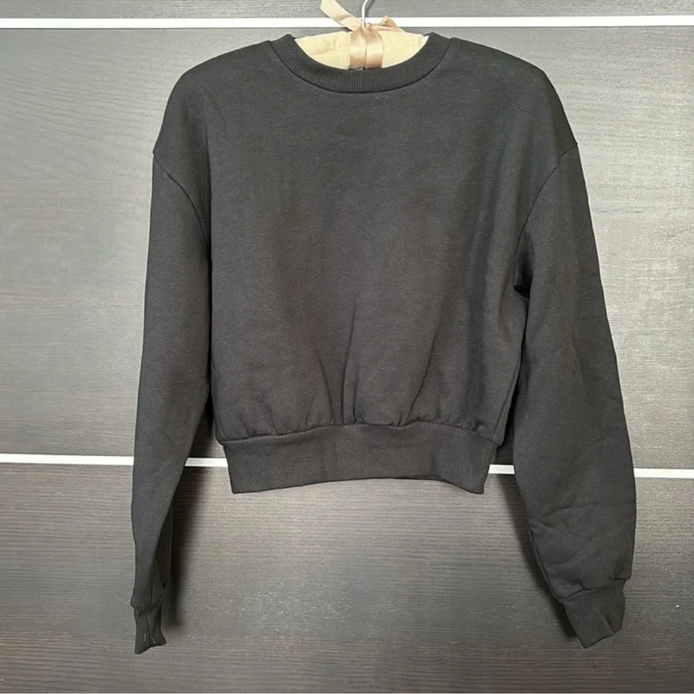 Wild Fable Women's Black Cropped Sweatshirt - Picture 6 of 9